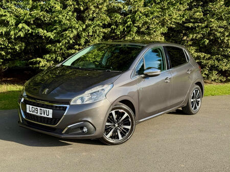 PEUGEOT 208 1.2 PureTech Tech Edition